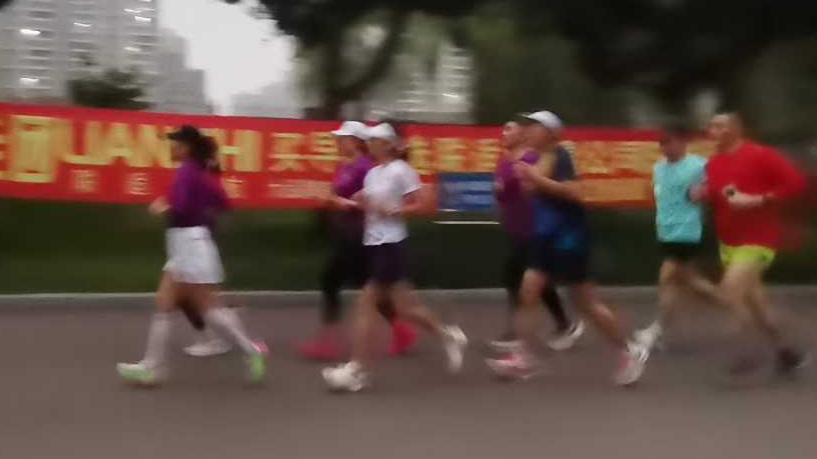 滕州晨跑队2.jpg