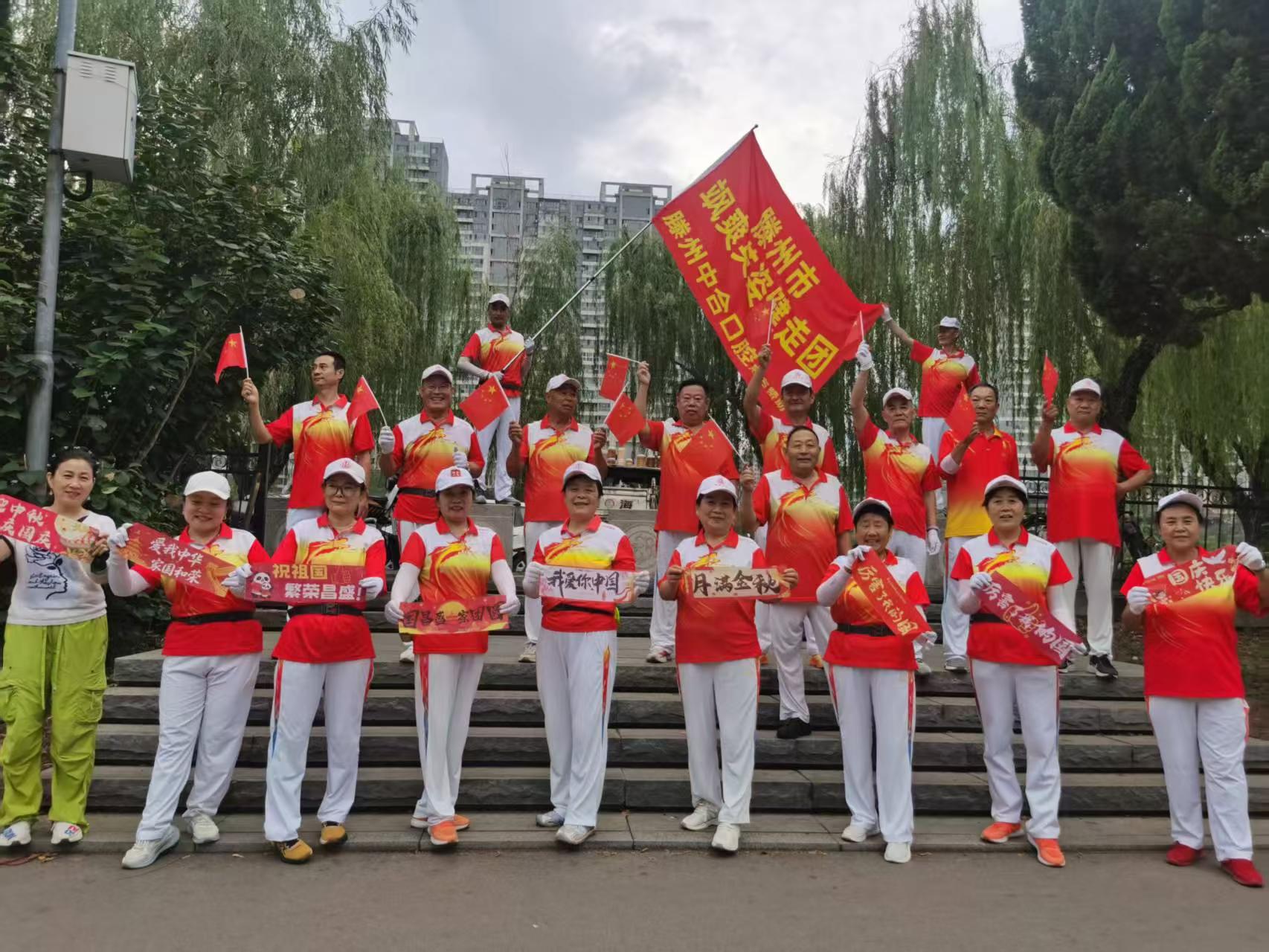 飒爽英姿健走团1.jpg