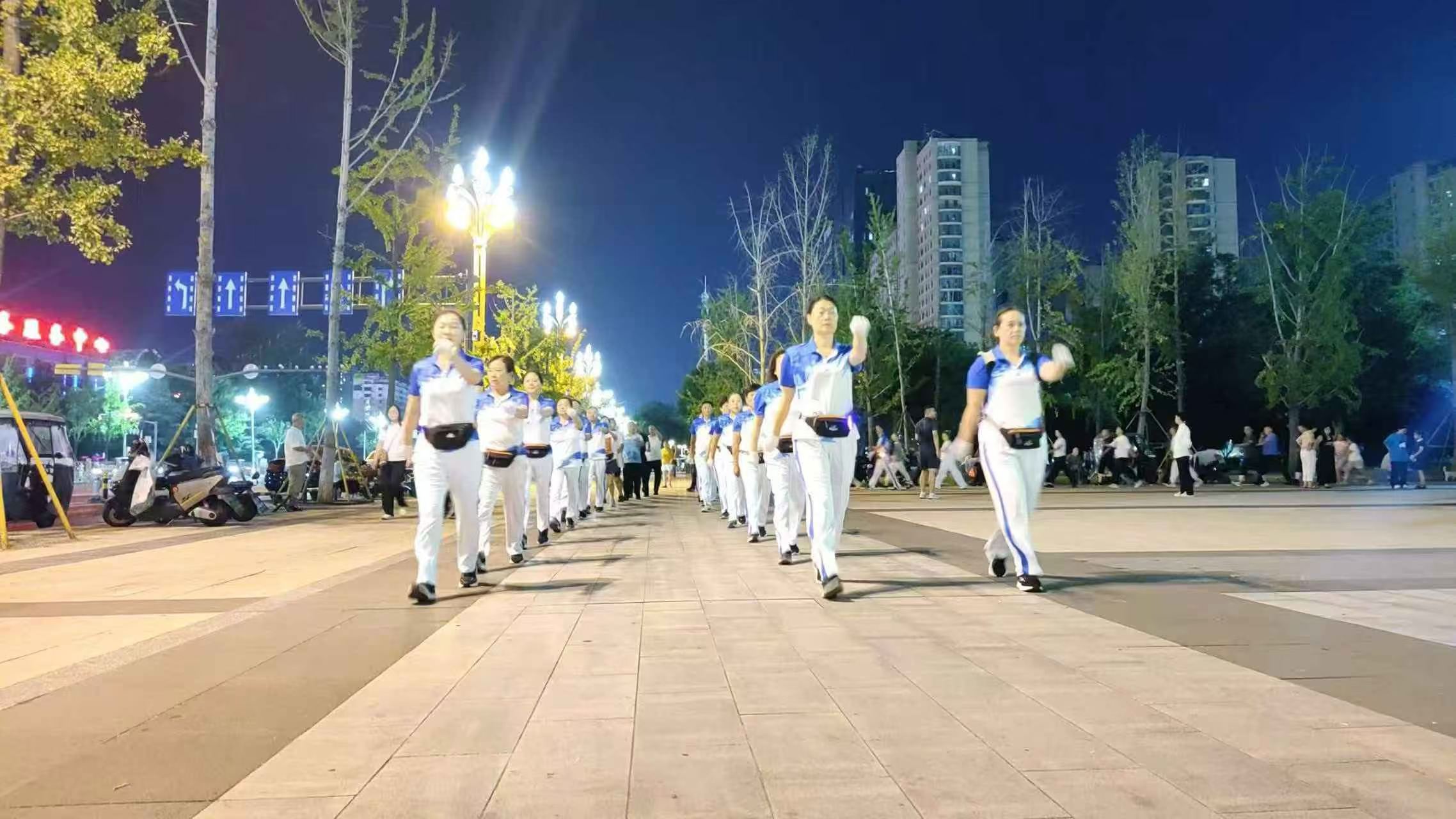 滕州市市民公园健身俱乐部2.jpg