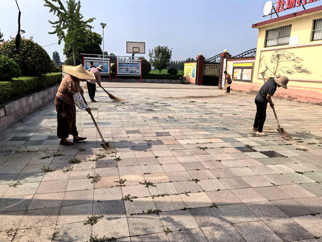 扫广场.jpg
