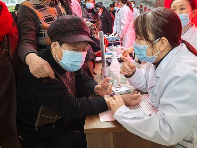 2025年12月23日赐宴街暖冬义诊活动 (4)_副本.jpg