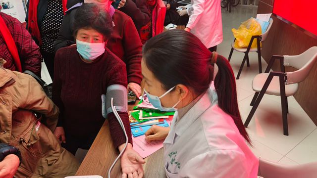 2025年12月23日赐宴街暖冬义诊活动 (10)_副本.jpg