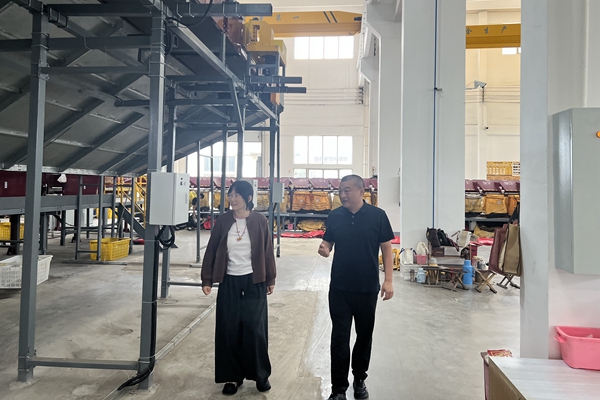 马主任到达韵快递进行调研企业运行情况 (2).jpg