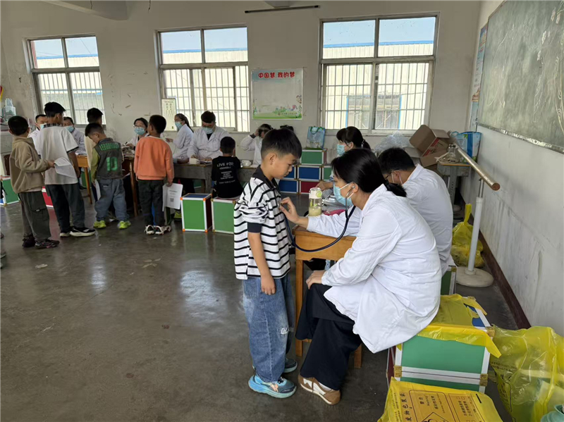“万名医护进乡村”活动——助力龙阳镇卫生院开展中小学健康查体工作(2).jpg